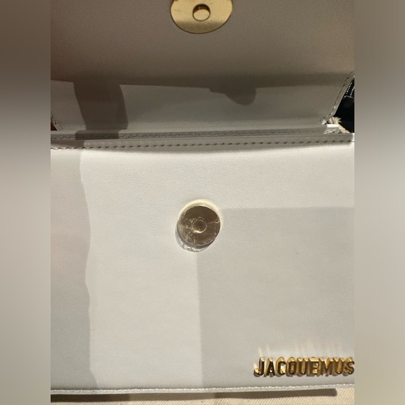 JACQUEMUS
White Les Classiques 'Le Chiquito moyen' Bag - Picture 4 of 5